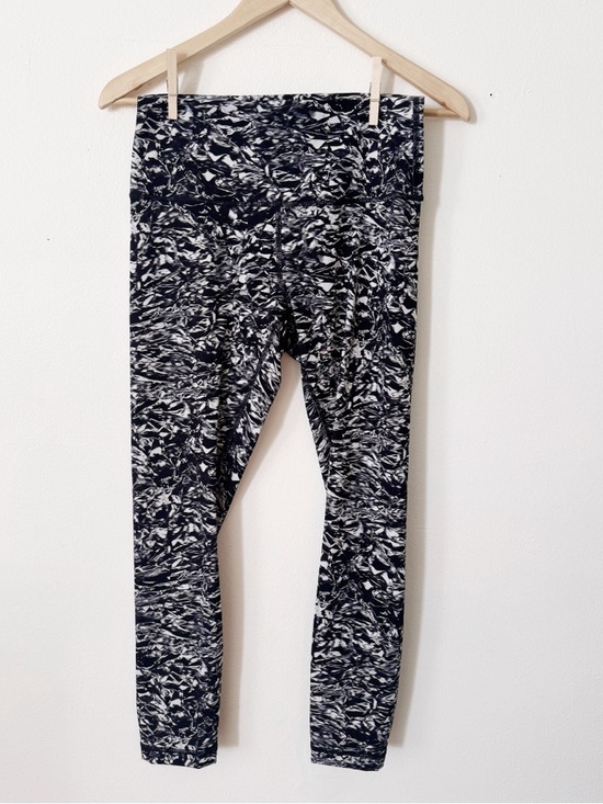 Lululemon wunder under cropped Black & White Marbled Leggings size 8 - Picture 2 of 5